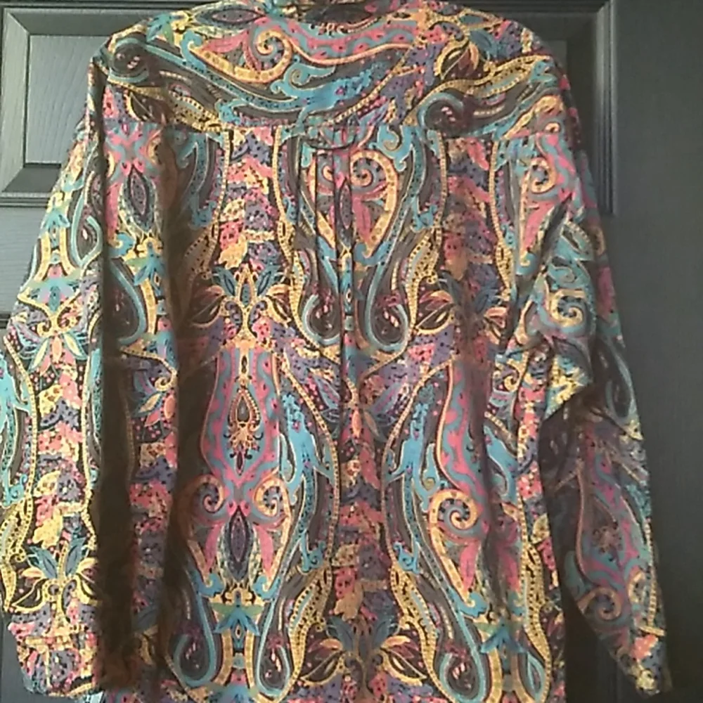 Atlast button down top - Picture 4 of 8